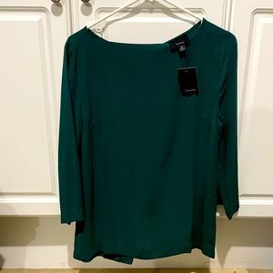 Womens medium tunic, plain front, ties in the back. Everest green color.